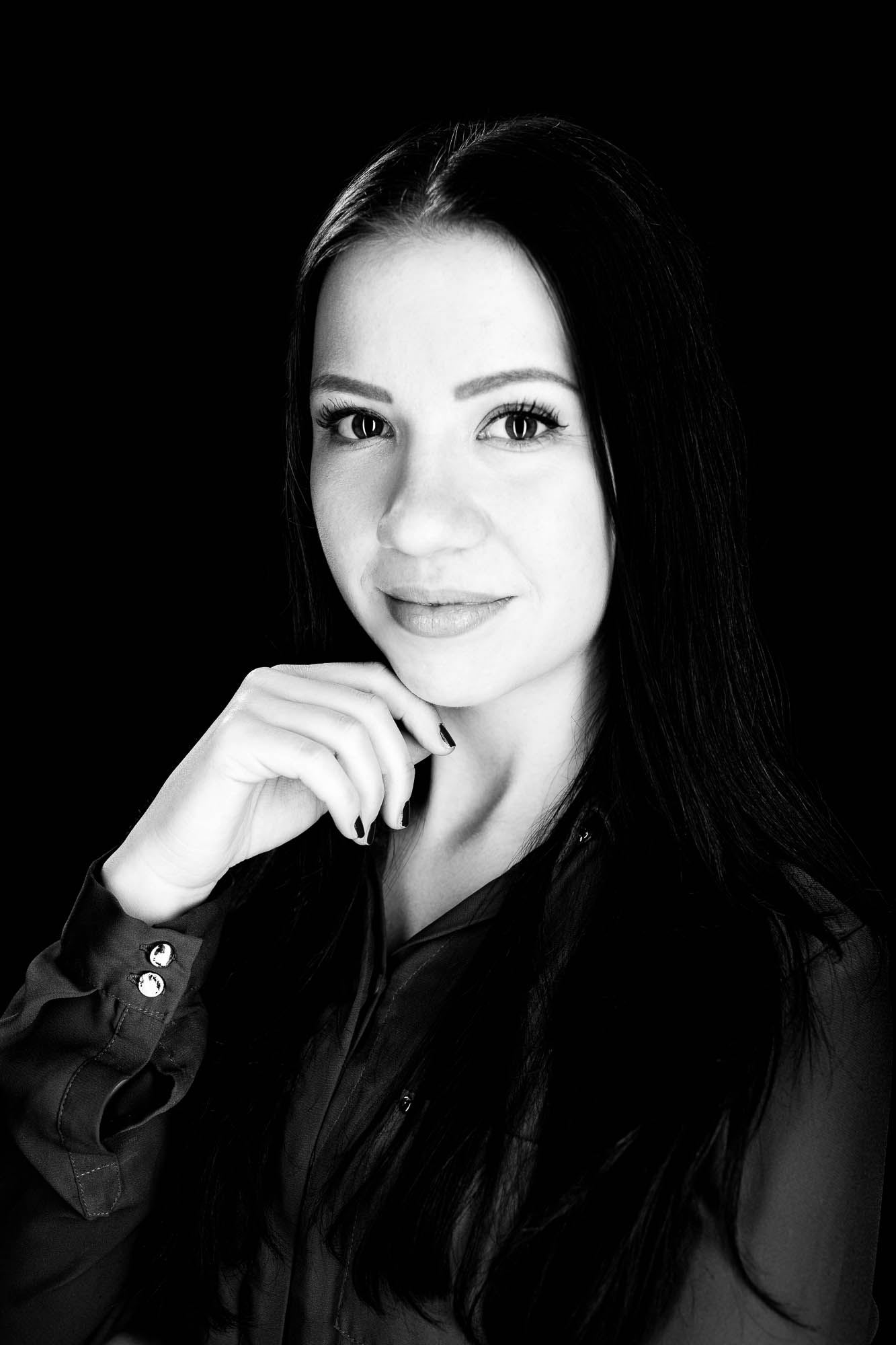 Export x3 Headshot  06588 Dez 01 2019 Bearbeitet Headshots 2019  Miro Nicole Nadine